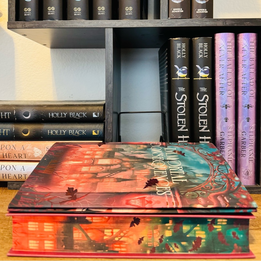 Fairyloot Exclusive Edition Immortal Consequences by I.V. Marie - Picture 13 of 14
